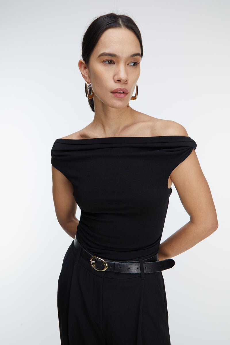 OFF SHOULDER KNIT TOP