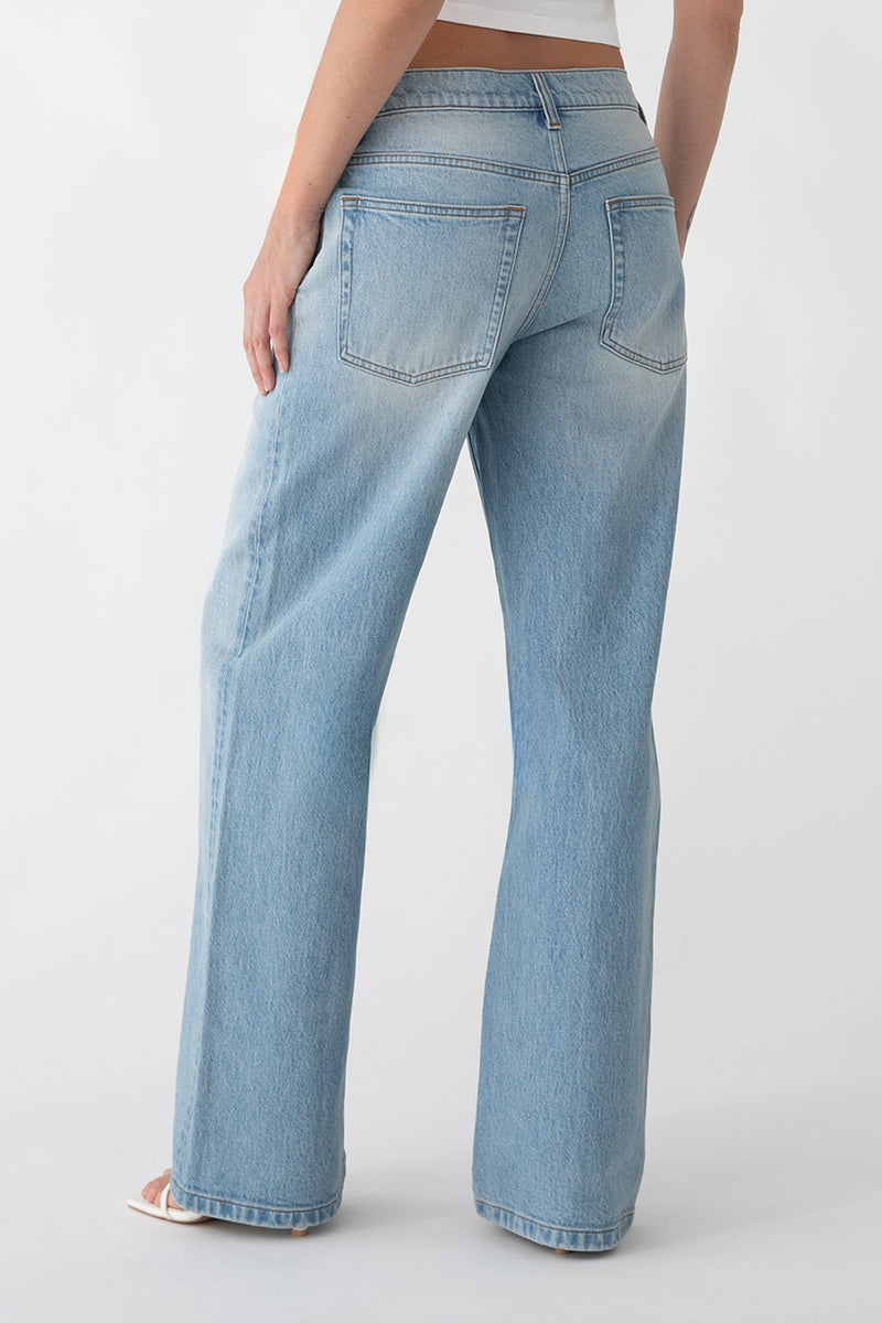 STRAIGHT LEG MID-RISE JEAN