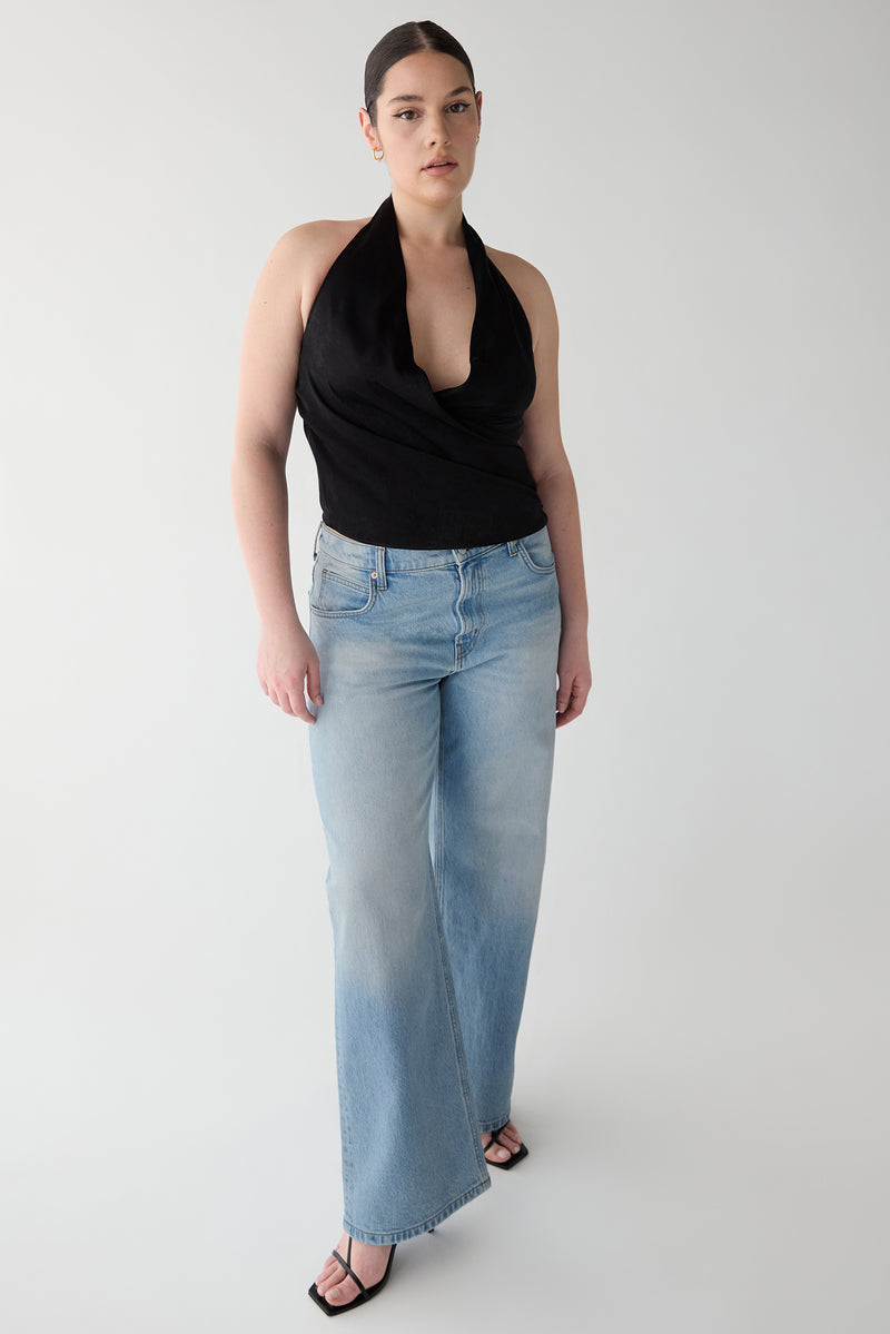 STRAIGHT LEG MID-RISE JEAN