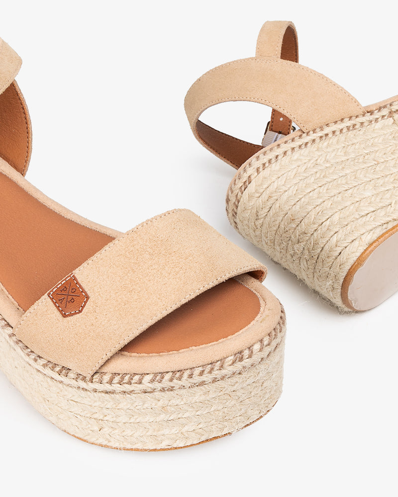Cuña Alta Tofari Serraje Beige con hebilla