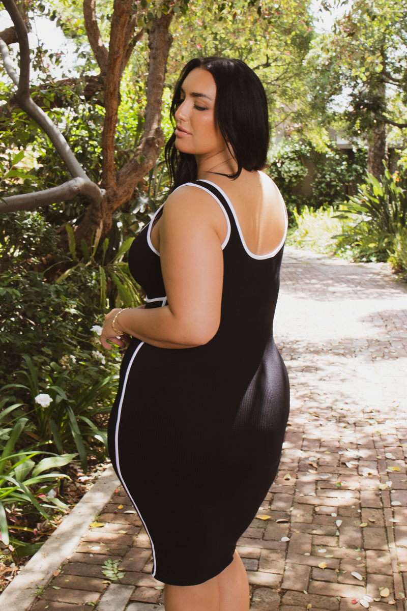 Plus Size Bold Lines Bodycon Dress - Black