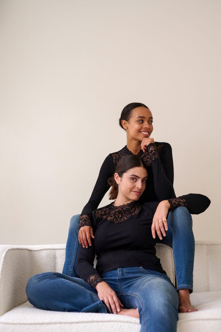 LACE EMBELLISHED BLACK LONG SLEEVE TOP