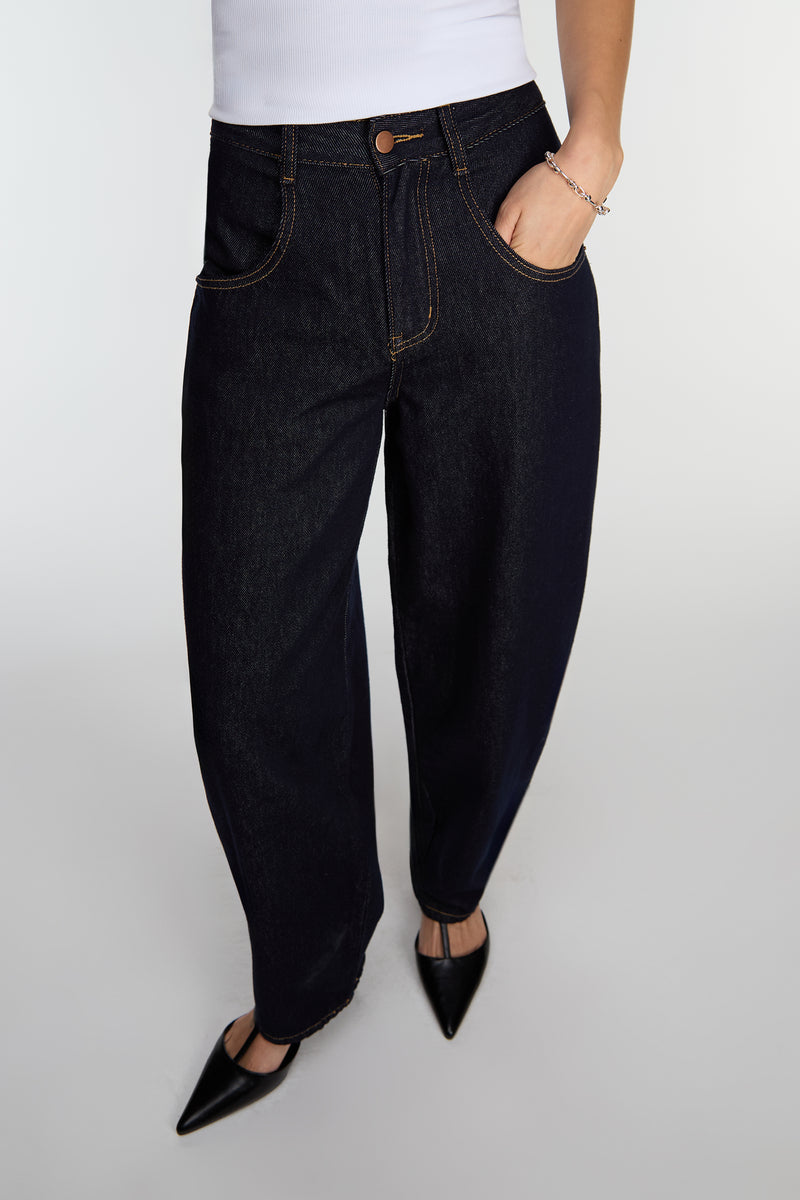 DARK BLUE WASH BARREL JEAN