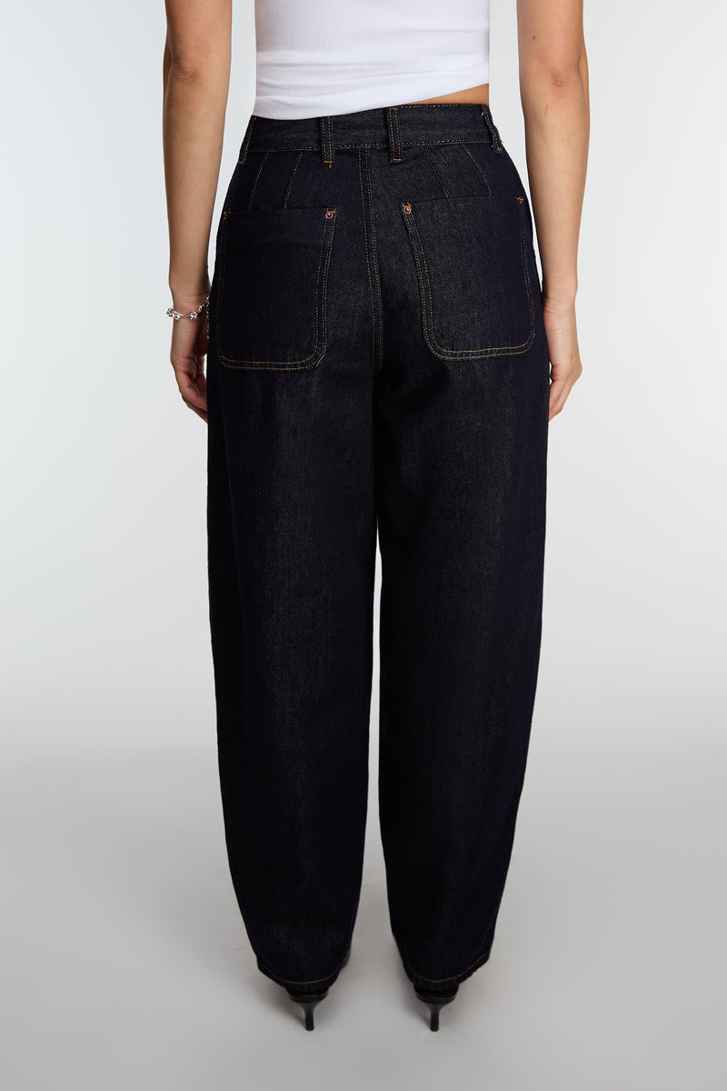 DARK BLUE WASH BARREL JEAN