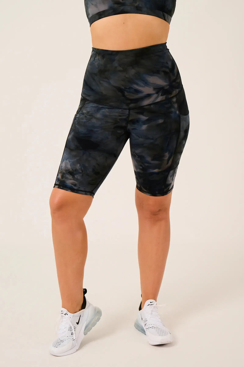 Body Contouring Extra High Waist Panel Pocket Long Shorts - Dark And Moody