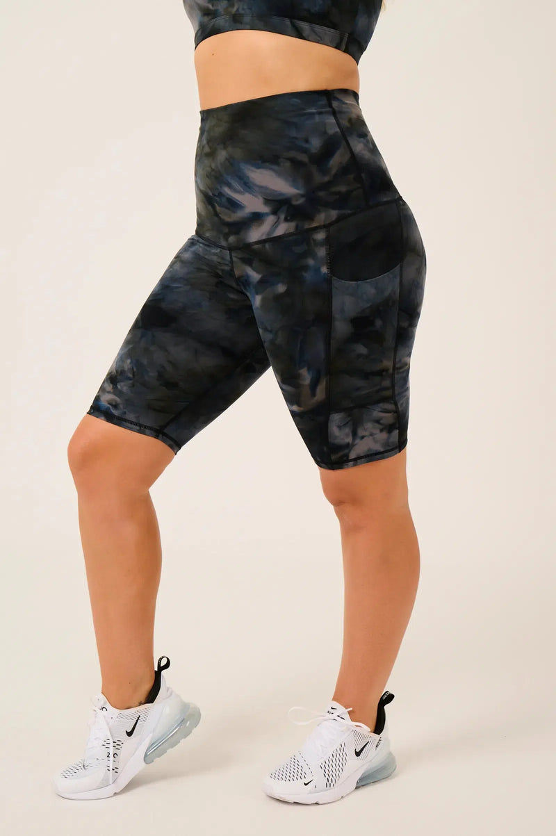Body Contouring Extra High Waist Panel Pocket Long Shorts - Dark And Moody