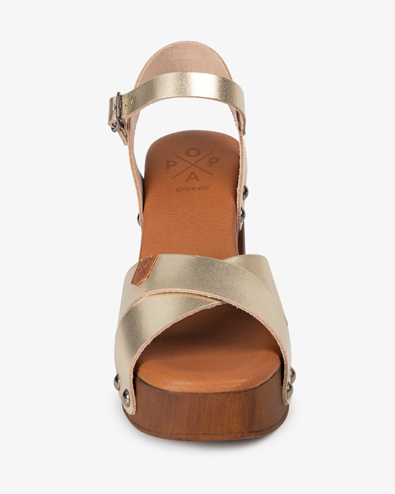 Sandalia Madera Tachas Cherry Piel Oro