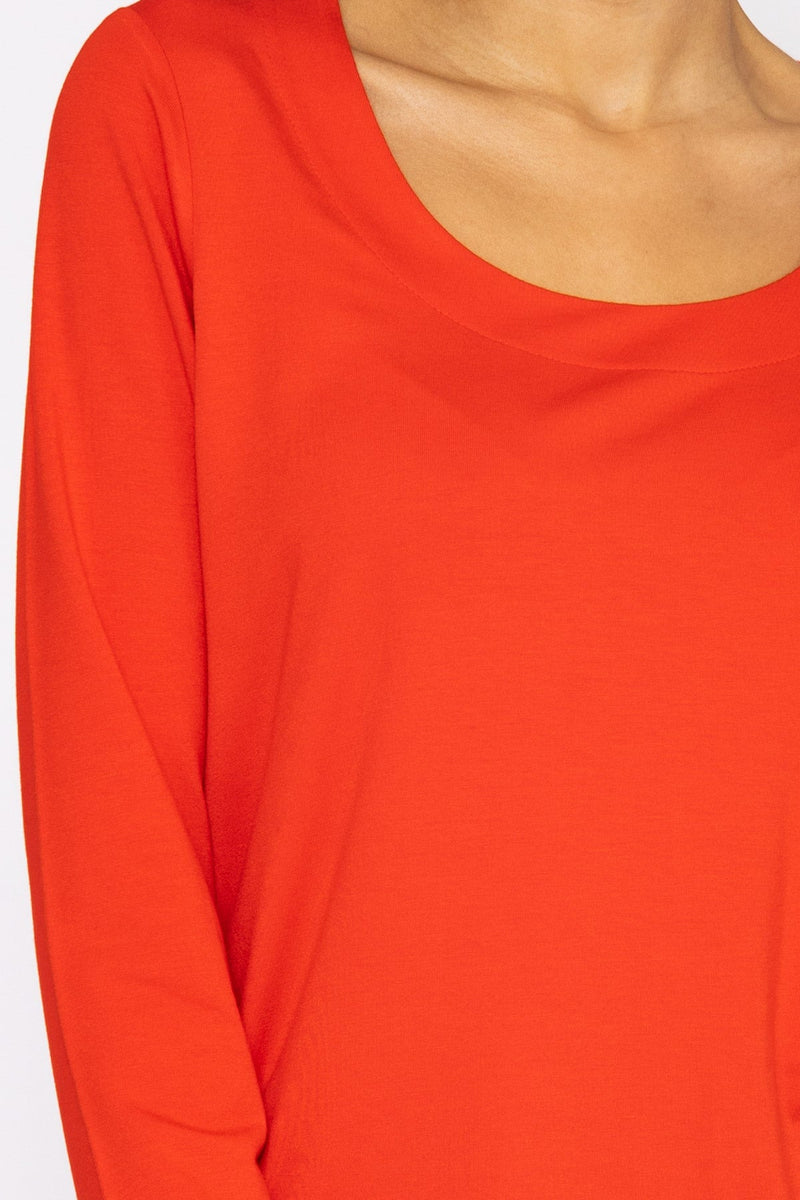 Scoop Neck Tee in Red