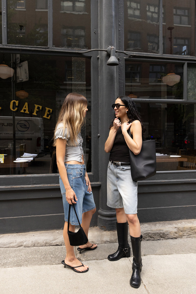 LIGHT WASH MID-RISE DENIM SHORTS