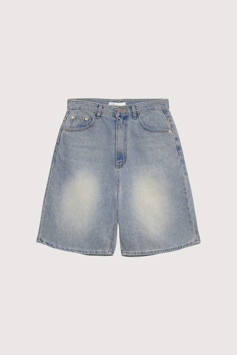 LIGHT WASH MID-RISE DENIM SHORTS