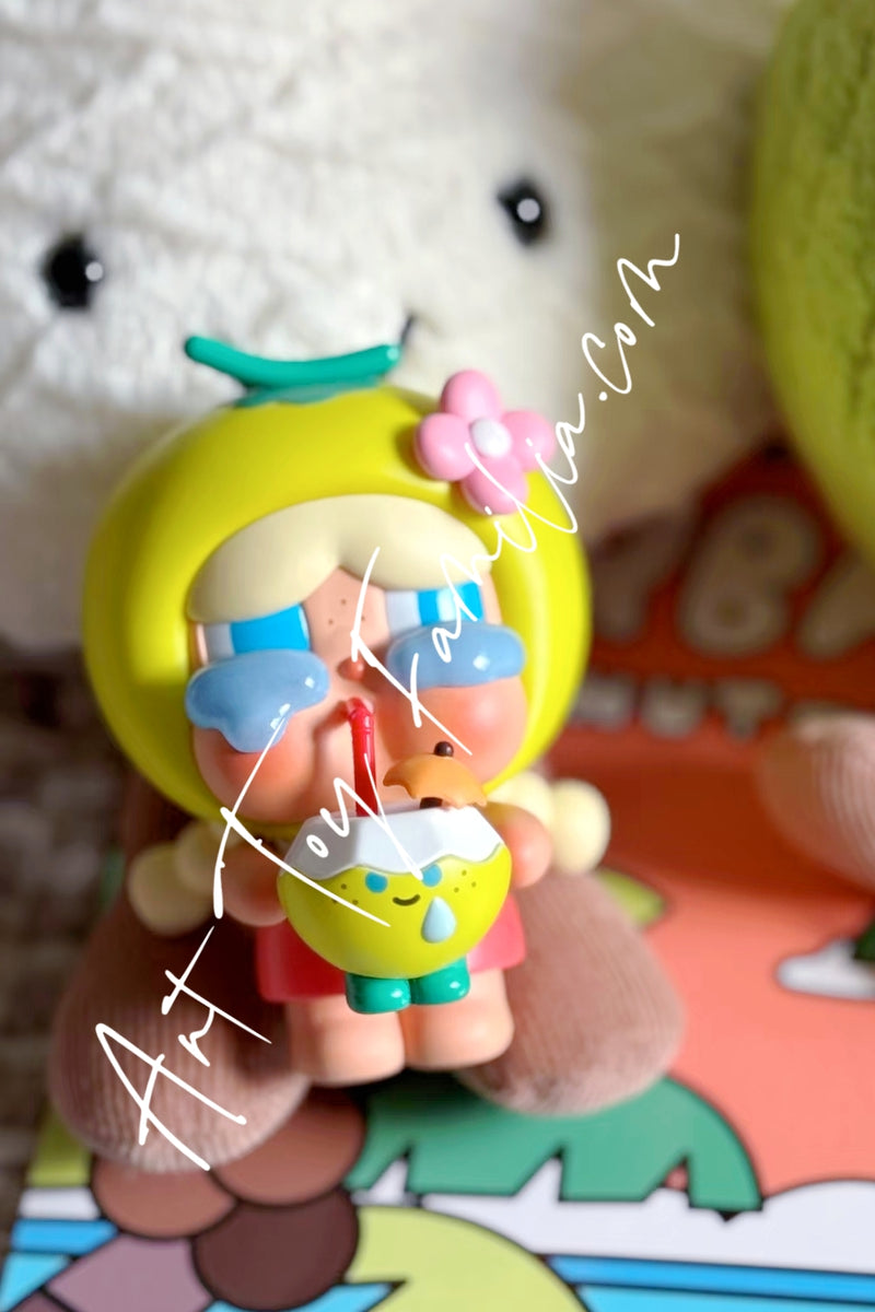 Crybaby Coconut-Green Figurine - 椰青吊卡